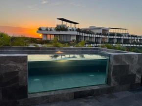 Rooftop Ph, 24hr Security, Private Pool, 3 King Beds!! 3 mins to the Beach!!